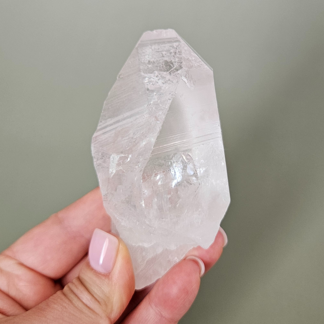 Large Clear Quartz Crystal Point Natural Stone for Reiki Energy Aura Cleansing