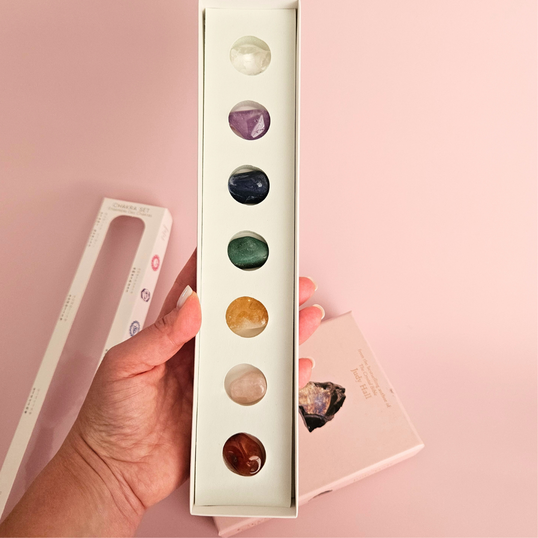 7 Chakra crystal set - gift box tumbled crystals