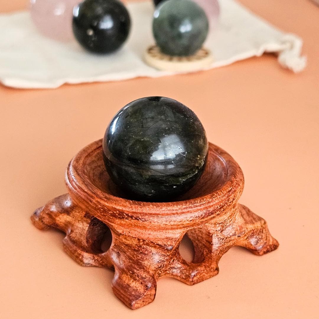 Mini spheres crystal ball